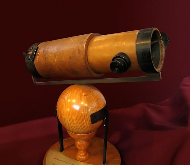 Replica of Newton's second reflecting telescope, which he presented to the Royal Society in 1672