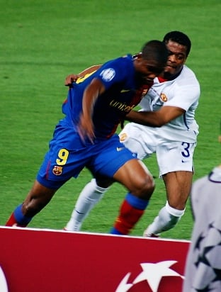 Eto'o holding off Patrice Evra of Manchester United in the 2009 UEFA Champions League Final
