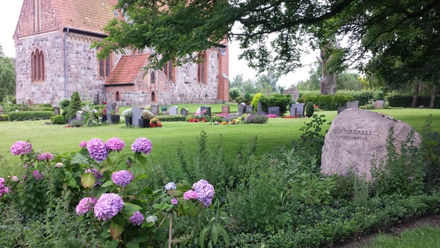 Grave of Günter Grass in Behlendorf