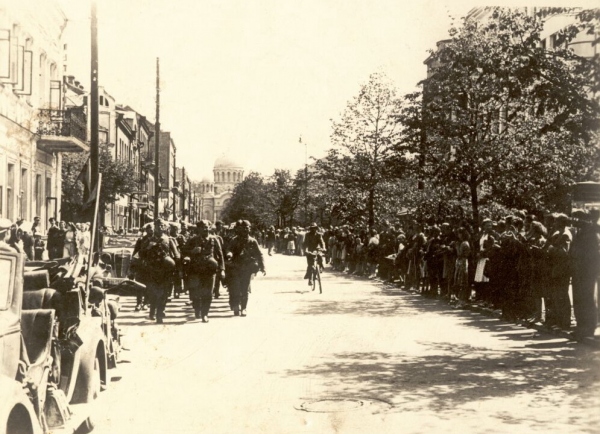 Wehrmacht soldiers marching through the Liberty Avenue in Kaunas