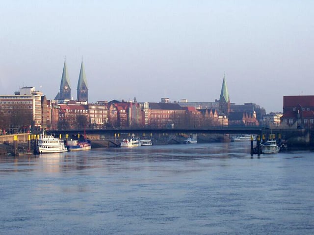 View from the Stephanibrücke towards the city centre and cathedral