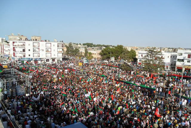 Thousands of demonstrators gather in Bayda.