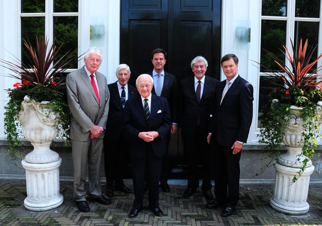 Former Prime Ministers Wim Kok, Dries van Agt, Piet de Jong, Ruud Lubbers and Jan Peter Balkenende with Prime Minister Mark Rutte, in 2011