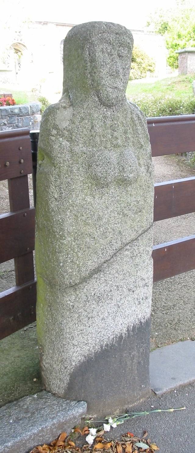 La Gran'mère du Chimquière, Statue menhir, Saint Martin, Guernsey
