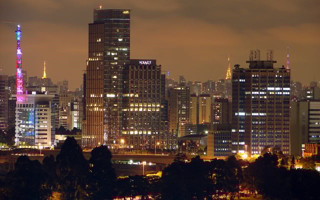 Globo São Paulo headquarters (left) and Sede do BankBoston building at Marginal Pinheiros highway.