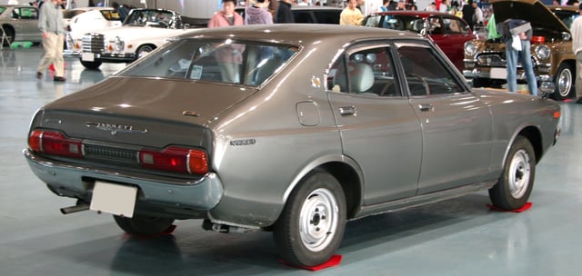 Datsun Violet GL fastback sedan (710, Japan)