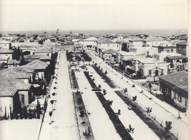 Rothschild Boulevard in 1913