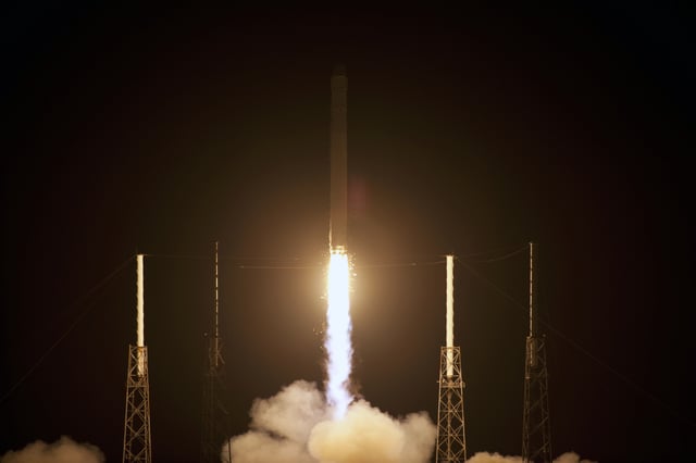 The COTS 2 Falcon 9 successfully launches with the Dragon spacecraft on 22 May 2012.