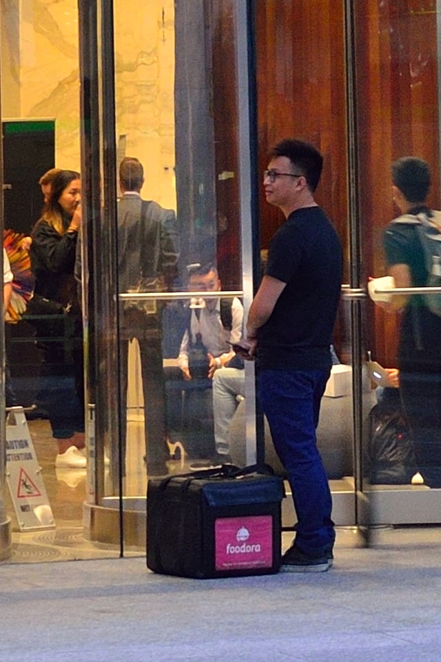 Foodora delivery man outside of a commercial office