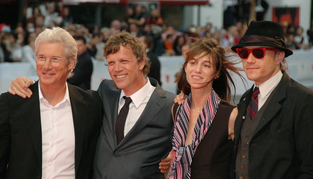 Ledger (rightmost) posing with the cast and the director of I'm Not There at the 64th Venice Film Festival in September 2007.