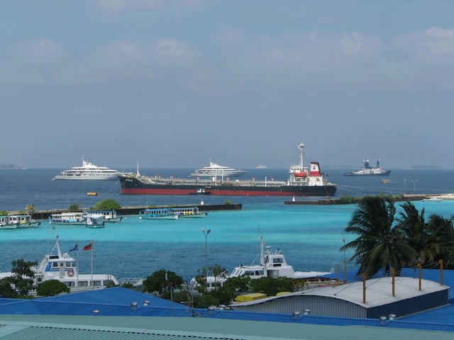 Malé harbour