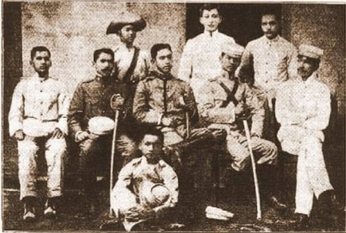 General Benito Natividad (seated, 2nd from right), Lt. Col. José Alejandrino (seated, 2nd from left) and their aides-de-camp.
