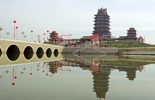 The Temple of the Mother Goddess of the Yellow River (黃河女神 Huánghé Nǚshén), a folk religious focus of a new residential suburb of the city of Qingtongxia, Ningxia, is possibly one of the biggest temples in China.