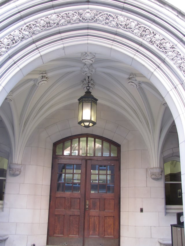 The entrance of Vanderbilt Medical School