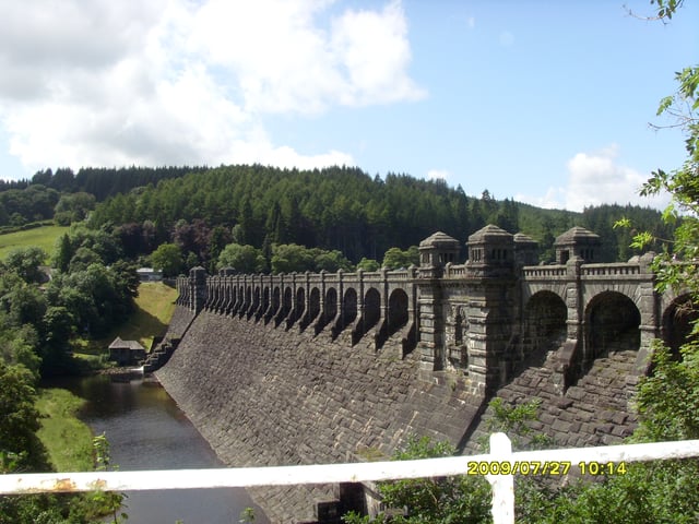A sideview of the Lake Vyrnwy dam, in Wales, finished in 1888