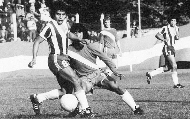 Maradona's most famous nutmeg, the day he debuted in Primera División, 20 October 1976