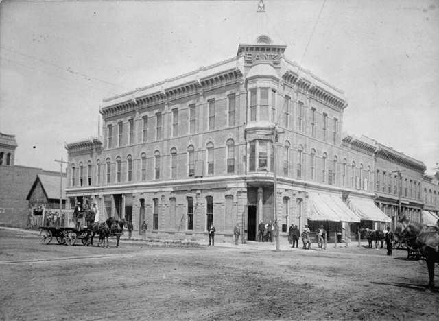 Poudre Valley Bank, at Linden and Walnut, in Fort Collins (1908)