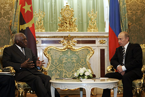 José Eduardo dos Santos meets with Vladimir Putin (2006).