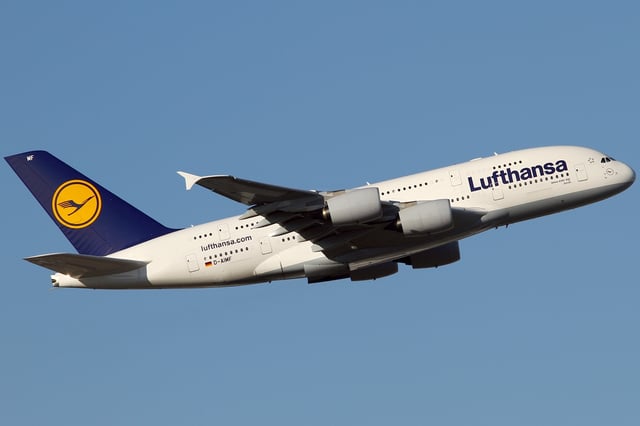 A Lufthansa Airbus A380-800 in the former 1988-2018 livery.