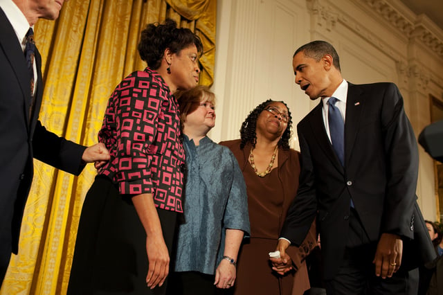 Shepard (center), Louvon Harris (left), Betty Bryd Boatner (right) with President Barack Obama in 2009 to promote the Hate Crimes Prevention Act