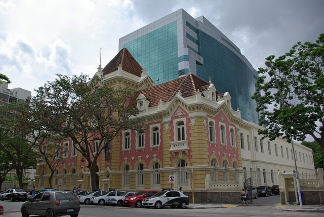 Old and new architecture mingle together in Niterói.