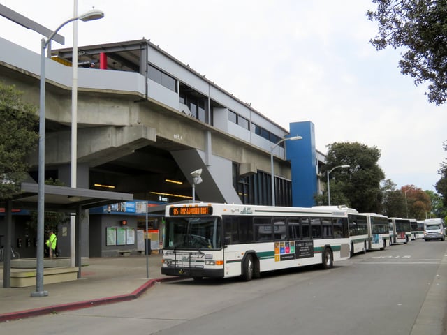 AC Transit buses at San Leandro station