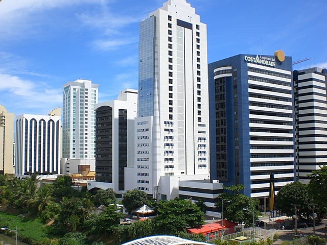 Buildings on Tancredo Neves Avenue