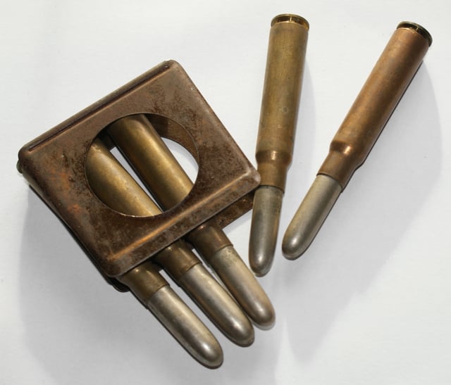 En-bloc clip and 8mm ammo for the Gewehr 88