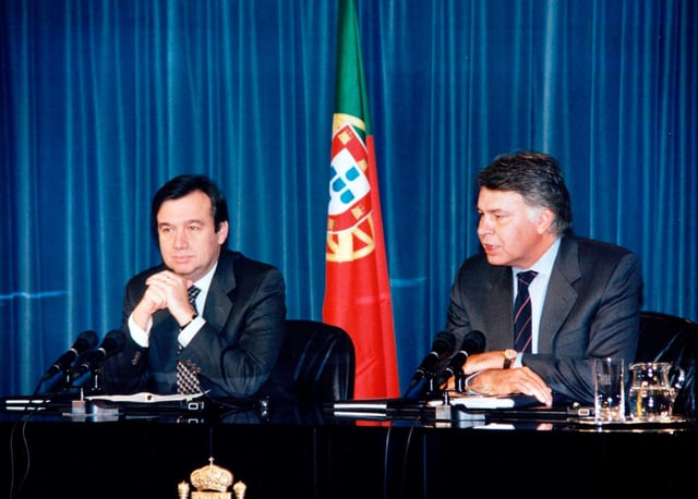 Guterres and Prime Minister of Spain Felipe González, in January 1996.