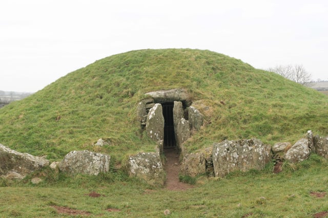 Bryn Celli Ddu, a late Neolithic chambered tomb on Anglesey