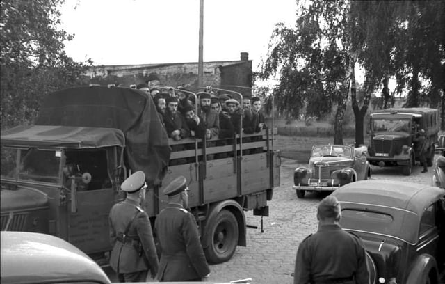 Polish Jews arrested by the Sicherheitsdienst (SD) and police, September 1939