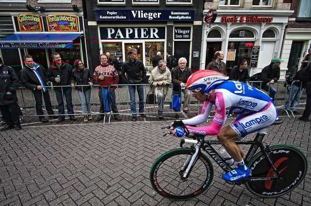 Gilberto Simoni in 2010 riding the stage 1 time trial that navigated through Amsterdam.
