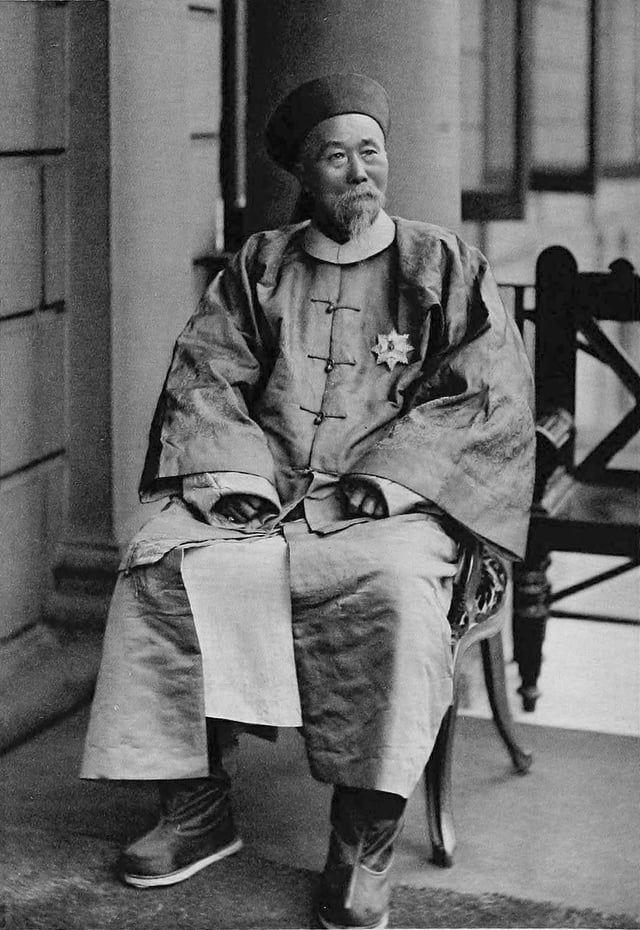 Li Hongzhang, a Chinese politician, general and diplomat of the late Qing dynasty.