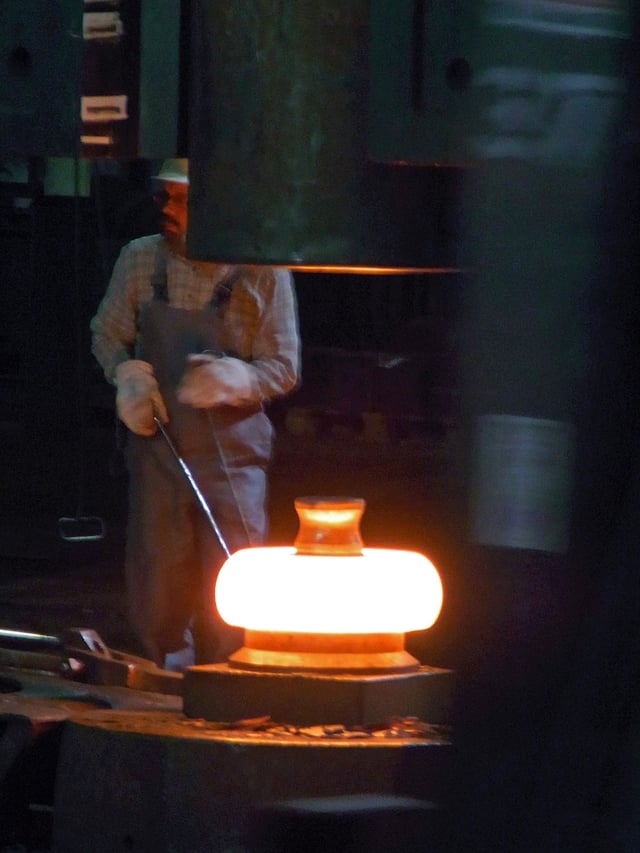 Open-die drop forging (with two dies) of an ingot to be further processed into a wheel