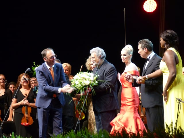 Domingo with young Operalia singers, Budapest, 2016