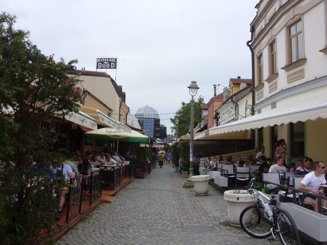 Tinkers Alley, old urban downtown built in the first half of the 18th century.