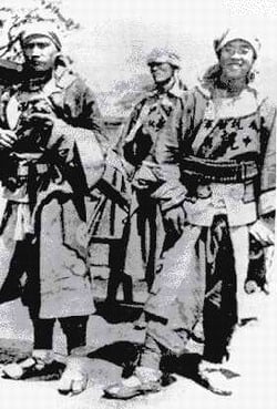Chinese Muslim troops from Gansu, also known as the Gansu Braves, killed a Japanese diplomat on 11 June 1900. Foreigners called them the "10,000 Islamic rabble."