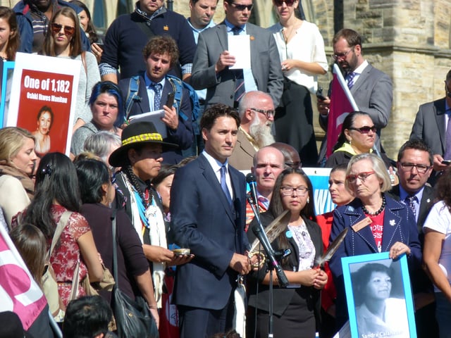 Trudeau giving a speech on the issue of missing and murdered Indigenous women, October 2016
