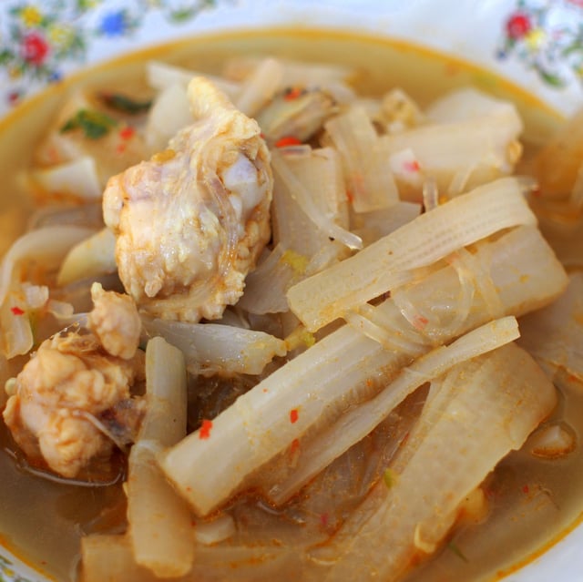 Kaeng yuak is a northern Thai curry made with the core of the banana plant