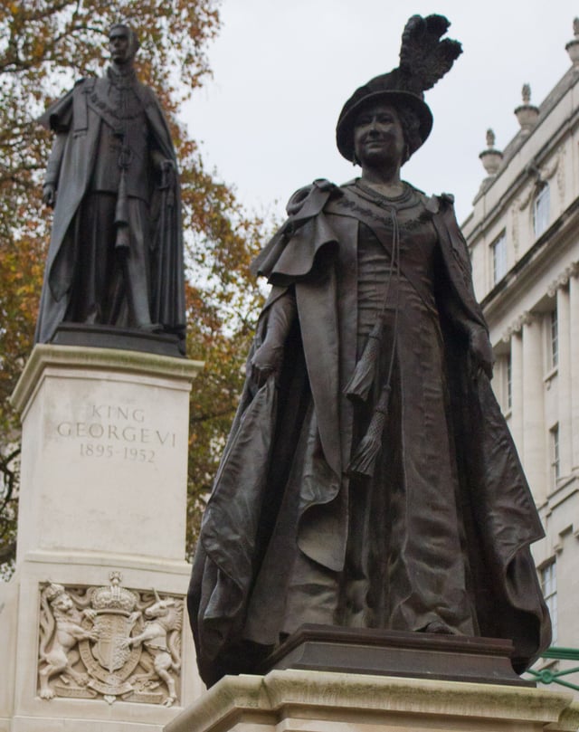Bronze statue of Elizabeth on The Mall, London, overlooked by the statue of her husband King George VI