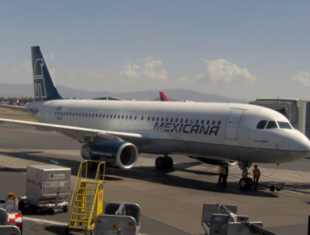 A Mexicana A320 at Mexico City International Airport