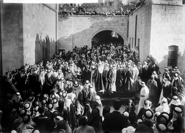 Al-Salt residents gather on 20 August 1920 during the British High Commissioner's visit to Transjordan.