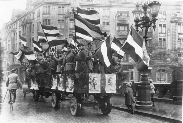 The DNVP campaigns for Paul von Hindenburg in the 1925 election