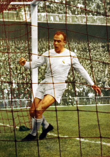 Alfredo Di Stéfano in 1959. He led Real Madrid to win five consecutive European Cups between 1956 and 1960.