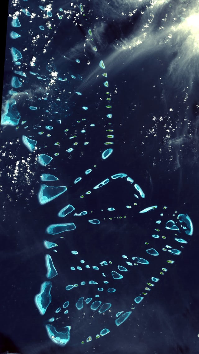 Malhosmadulhu Atoll seen from space. "Fasdutere" and Southern Maalhosmadulhu Atoll can be seen in this picture.