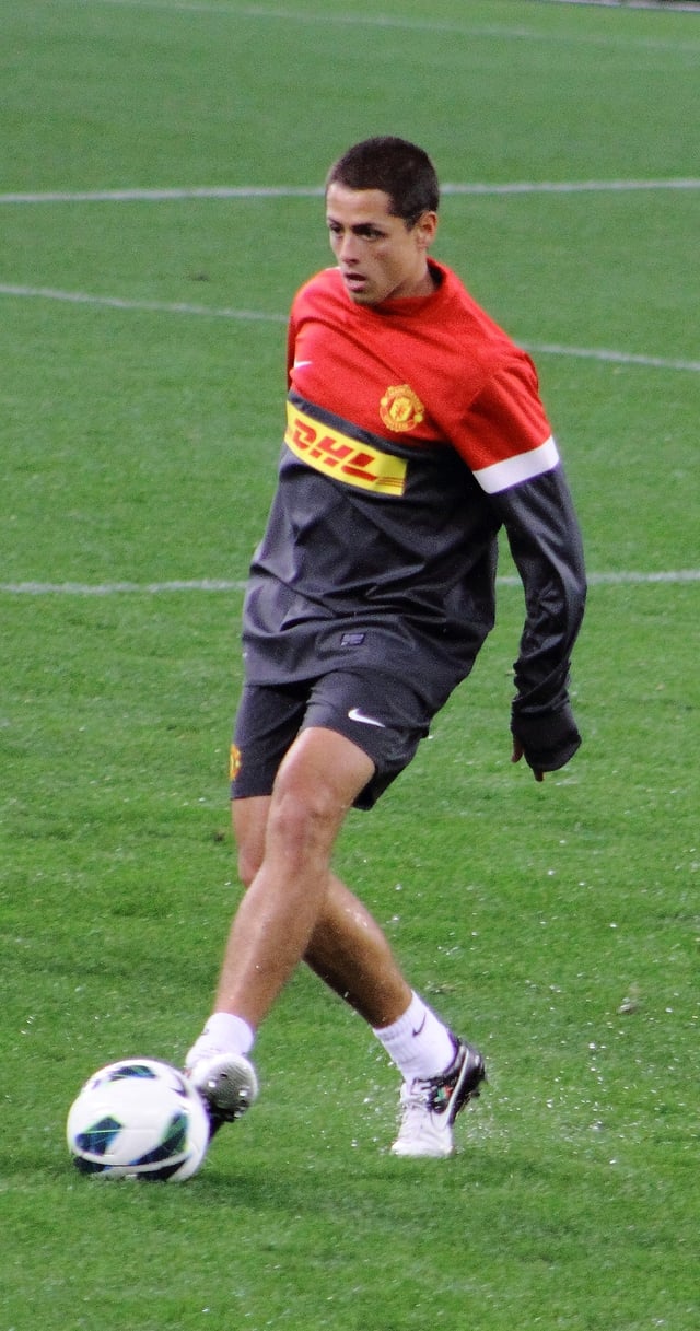 Hernández during a training session with Manchester United in 2012