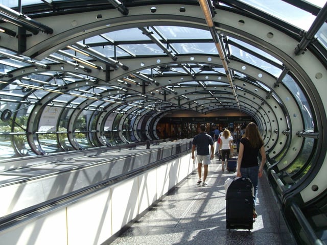 Connection between the rail station and Terminal 1