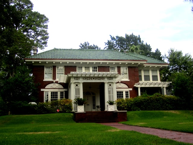 Pine Wold house (Fairfield Avenue at Kirby Street) was designed by Edward F. Neild, who created some of the designs for the interior of the White House in the Truman administration, as well as the Harry S. Truman Presidential Library and Museum. Pine Wold was constructed in 1903 by lumberman T. J. Jones and expanded in 1919 by oilman J. P. Evans. For a time the Mighty Haag Circus wintered on the grounds, and the circus elephant Trilby is buried there.