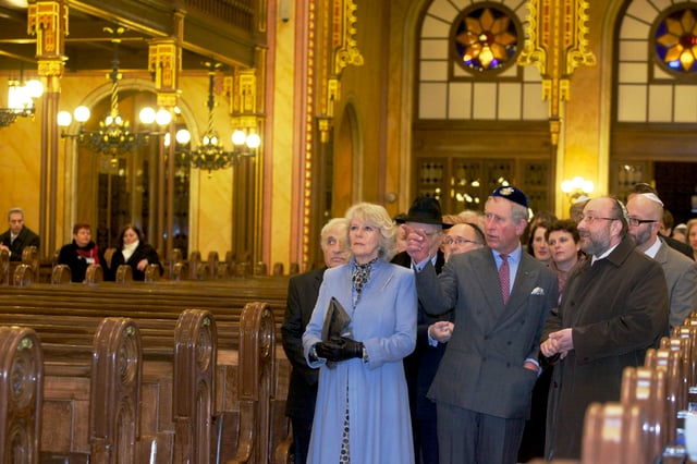 Camilla, Duchess of Cornwall, Prince Charles and Chief Rabbi Róbert Frölich in the Dohány Street Synagogue, the largest synagogue in Europe