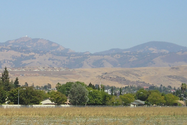 Typical oak savannah landscape. Photo of Mount Hamilton, a peak southeast of Milpitas.